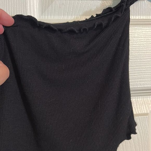 ASOS US Size 6 Black Sleeveless Crop Top Ribbed Ruffle Cold Shoulder Ruffle - Picture 2 of 6